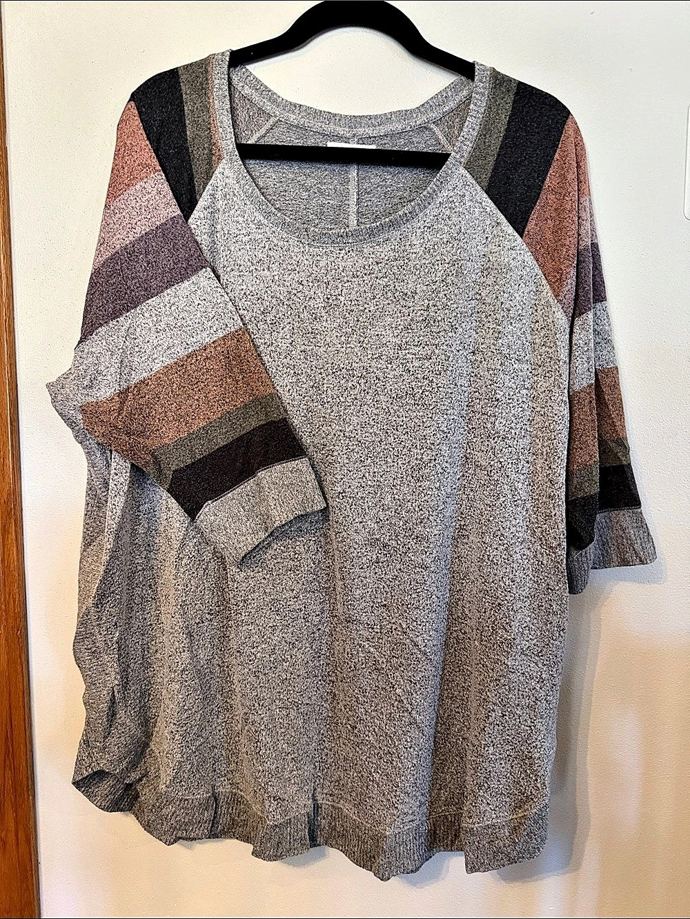 maurices Color Block Long Sleeve Top in Gray & Black Like New